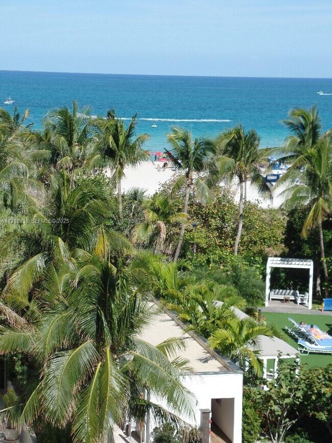 Building Photo - 1623 Collins Ave