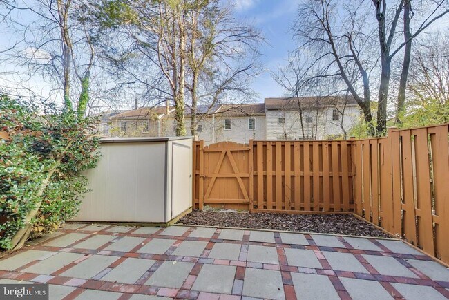 Building Photo - 2851 Strauss Terrace