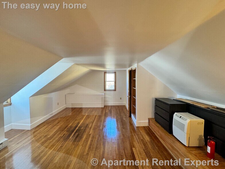 Building Photo - 8 Allen St