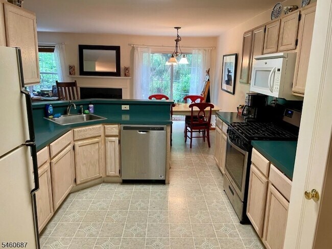 Building Photo - 67 Woodmont Dr