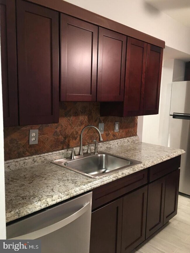 Building Photo - 10262 Cub Run Ct