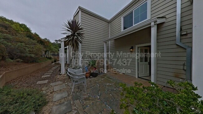 Building Photo - 432 Via Rosa