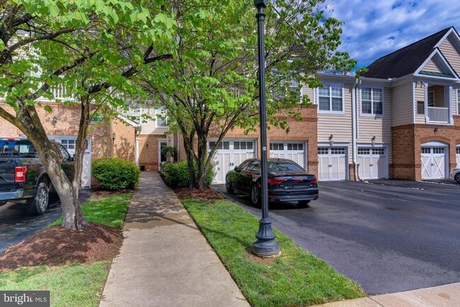 Building Photo - 43920 Hickory Corner Terrace