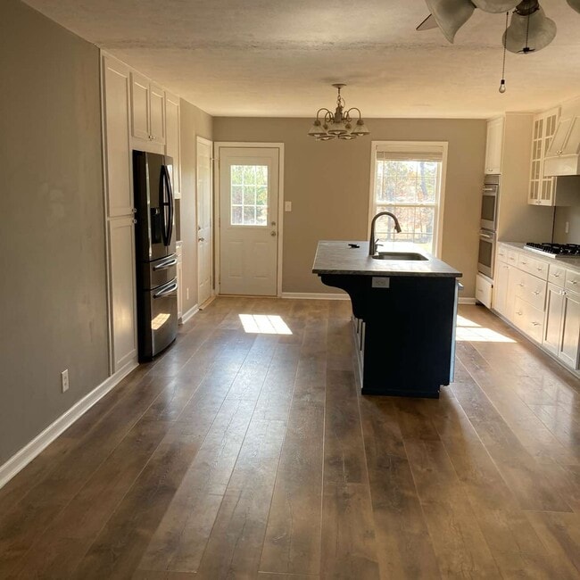 Building Photo - 10431 Bell Station Rd