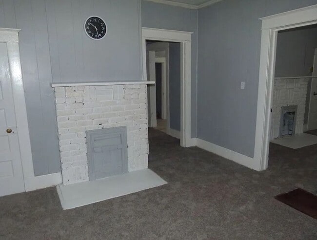 Building Photo - Rent reduced & Move-in Special! 1/2 off fi...