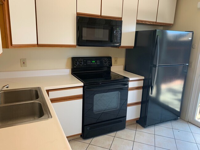 Building Photo - Cozy 2 Bed 1 Bath Home For Rent