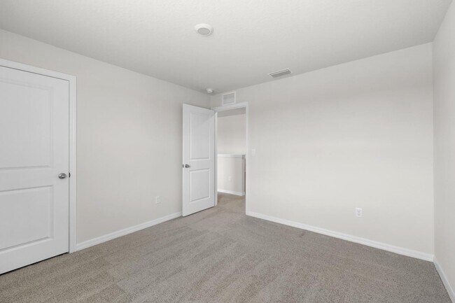 Building Photo - Spacious 5 Bedroom in Parrish!