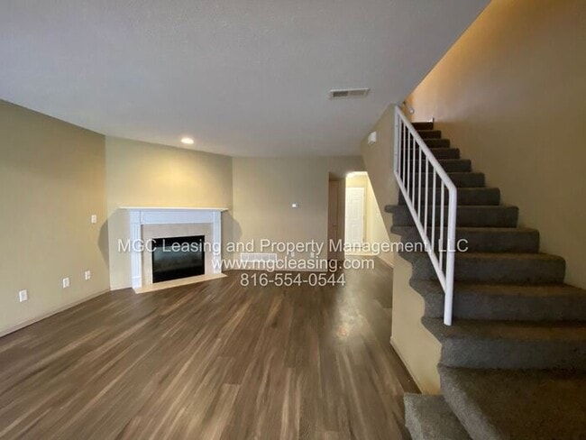 Building Photo - Serene Suburban Townhome with Cozy Fireplace