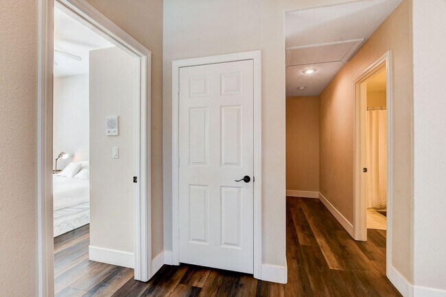 Building Photo - QUALITY FULLY FURNISHED SEVEN HILLS HOME WITH A PRIVATE POOL AND SPA