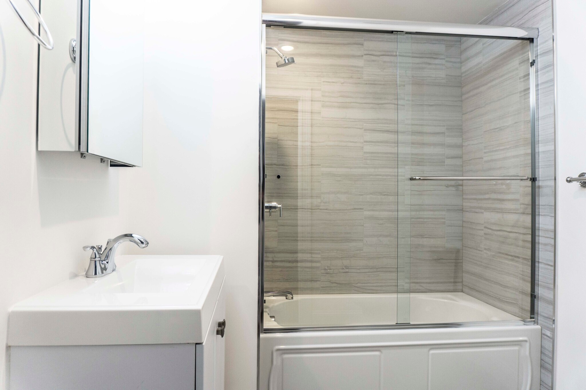 Building Photo - 2017 Commonwealth Ave