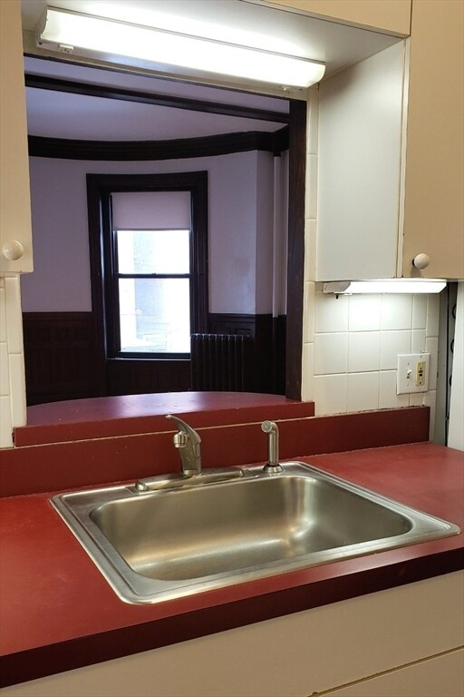 Building Photo - 924 Beacon St