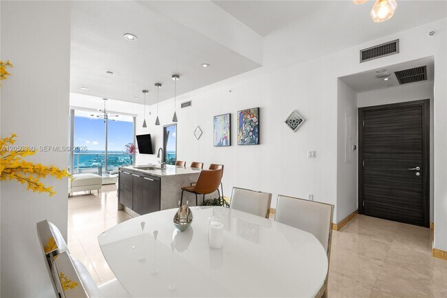 Building Photo - 900 Biscayne Blvd