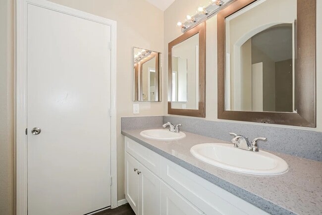 Building Photo - 8709 Cypresswood Ave
