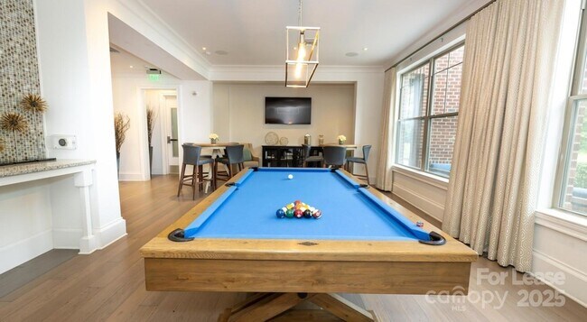 Building Photo - 10624 Parrish St