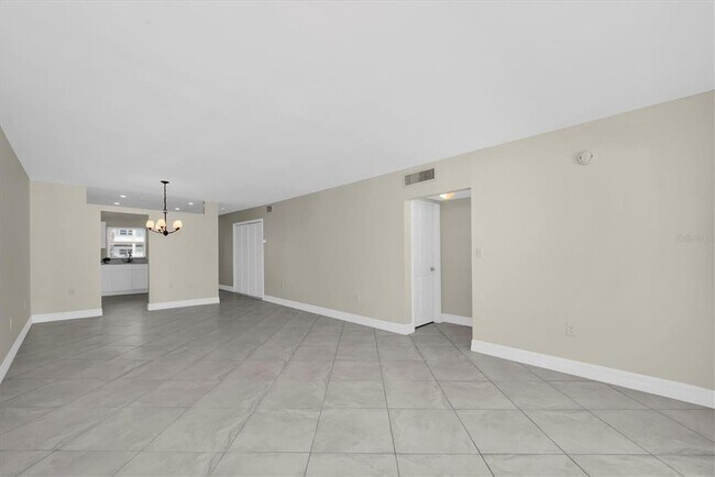 Building Photo - 8 Glencoe Pl