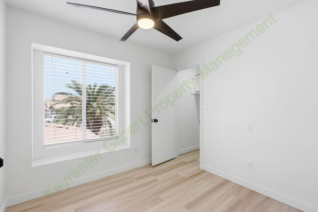 Building Photo - Remodeled Alta Mesa Golf Course Home with Private Balcony and Putting Green