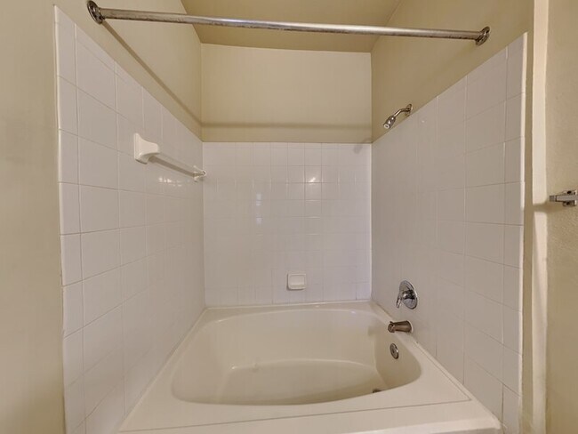 Building Photo - 8848 Villa View Cir