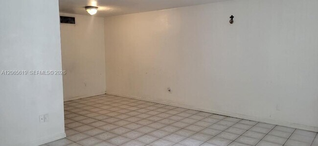 Building Photo - 16215 NE 18th Ct