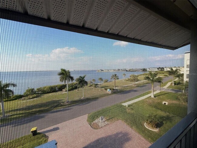 Building Photo - 1477 Park Beach Cir