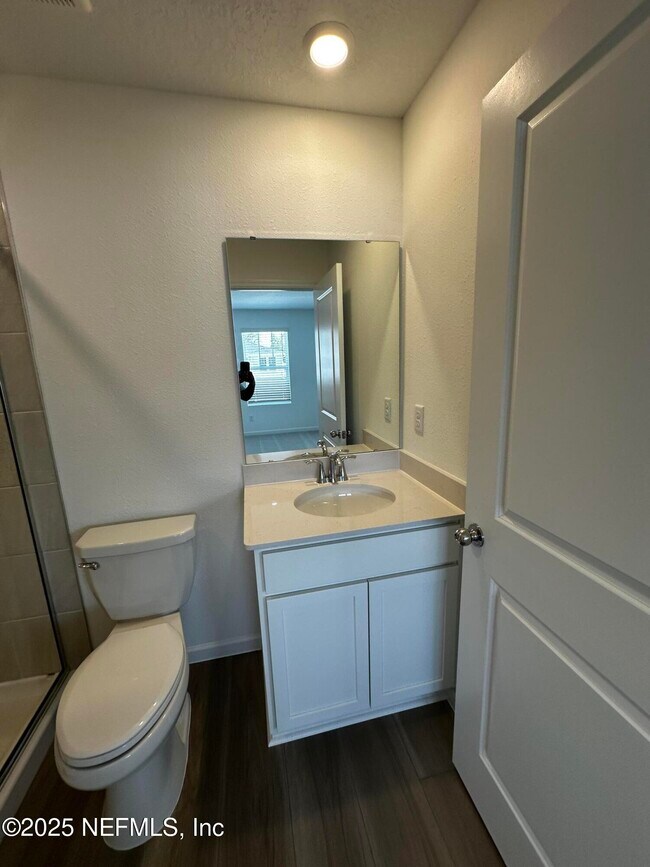 Building Photo - 611 Holly Lks Dr