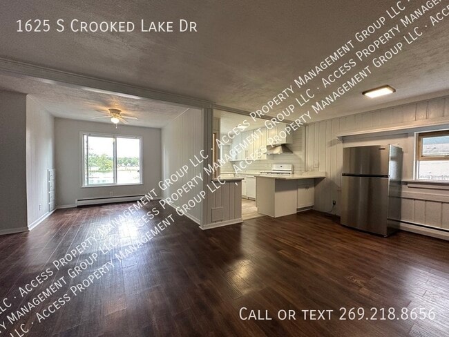 Building Photo - 1625 S Crooked Lake Dr