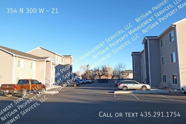 Building Photo - 2 Bedroom  Cedar View Apartment Available Now