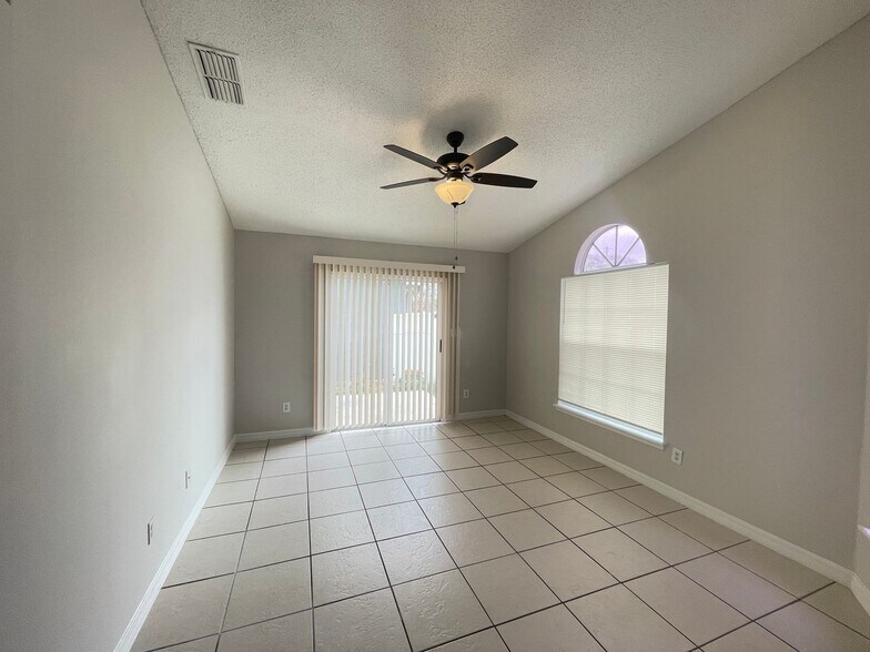 Building Photo - 312 San Gabriel St