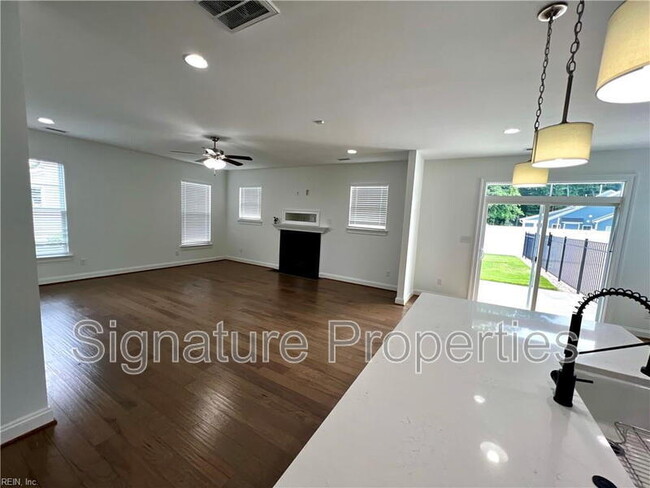 Building Photo - 309 Cairns Rd