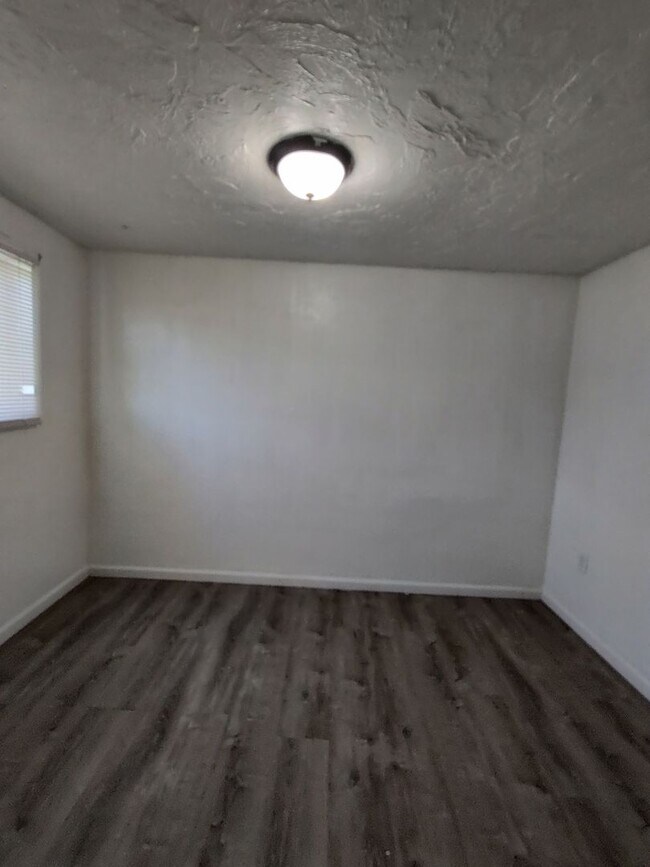 Building Photo - 3 Bedroom 1 Bath House