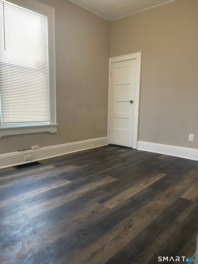 Building Photo - 227 Arctic St