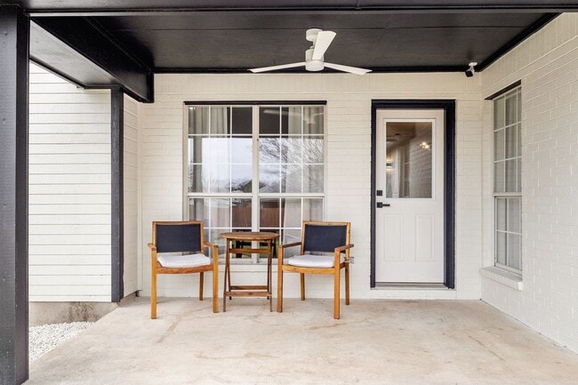 Building Photo - Stylishly Updated Living in the Heart of N...
