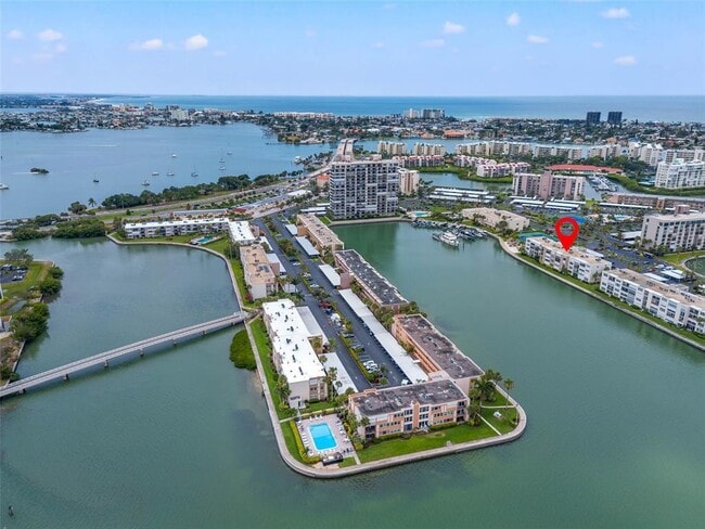 Building Photo - 7625 Sun Island Dr S