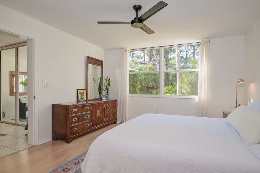 Building Photo - 285 Naples Cove Dr