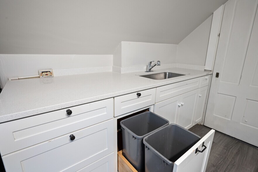 Building Photo - 135 Cedar St