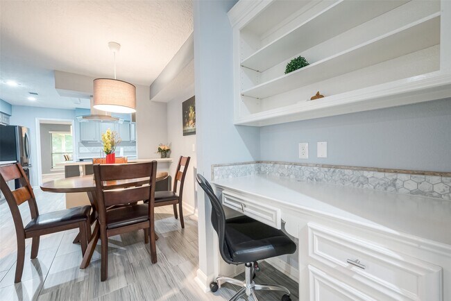 Building Photo - 1723 Rock Fence Dr