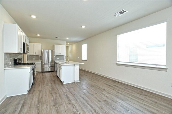 Building Photo - 204 Merrick Rd