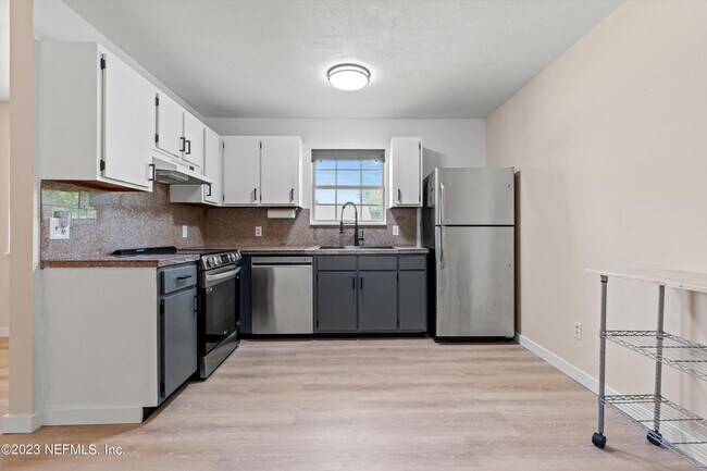 Building Photo - 1845 Old Moultrie Rd