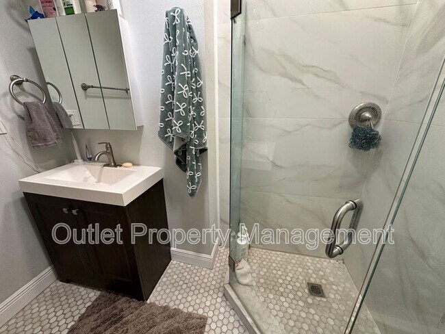 Building Photo - 129 E Concord St