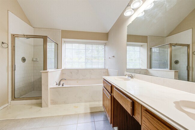 Building Photo - 518 Ellingham Dr