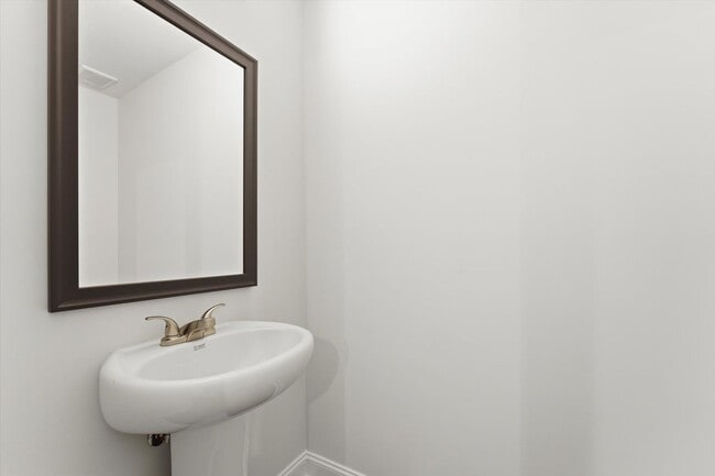 Building Photo - Beautiful New Construction Town Home