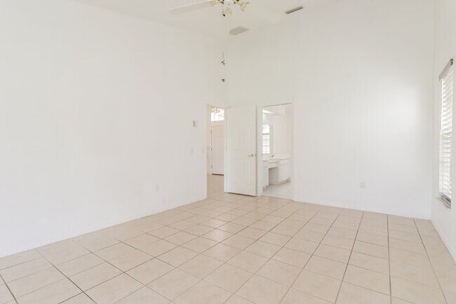 Building Photo - "Charming 3-Bed, 2-Bath Home in Hudson, FL...