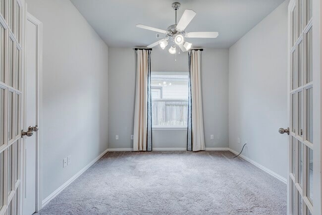 Building Photo - 208 Shoreview Dr