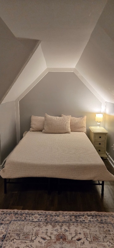 Building Photo - 216 N Summit St