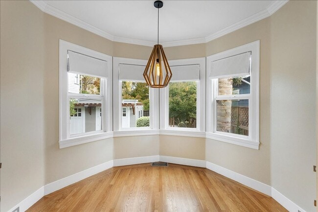 Building Photo - 1434 Paru St