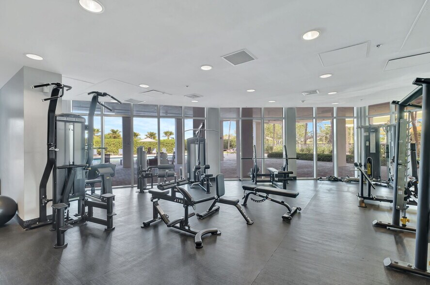 Building Photo - 6515 Collins Ave