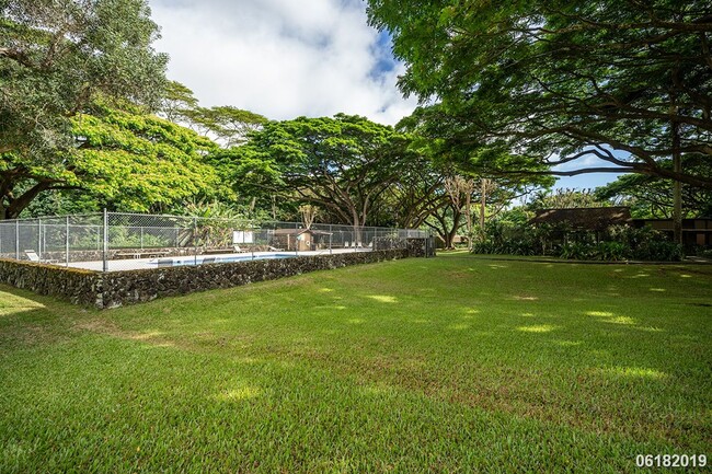 Building Photo - 3 BED 2 BATH 2 PARKING IN KANEOHE