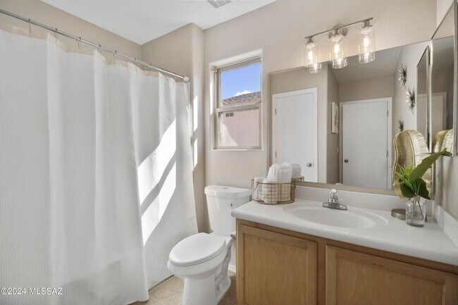Building Photo - Gorgeous home in Rita Ranch