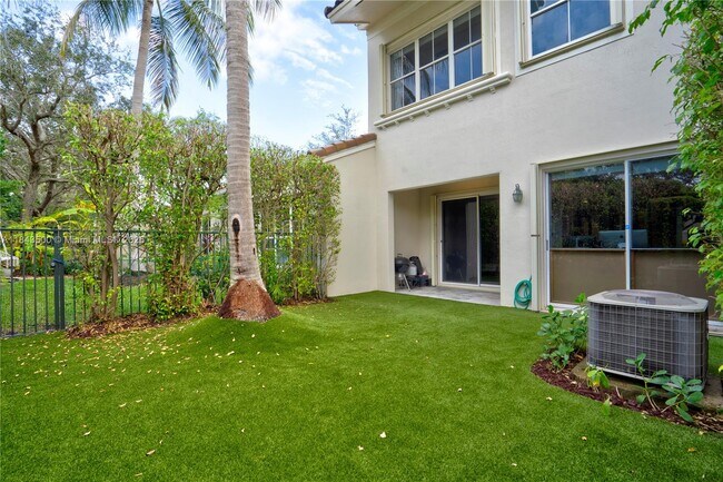 Building Photo - 1364 Harbor View W