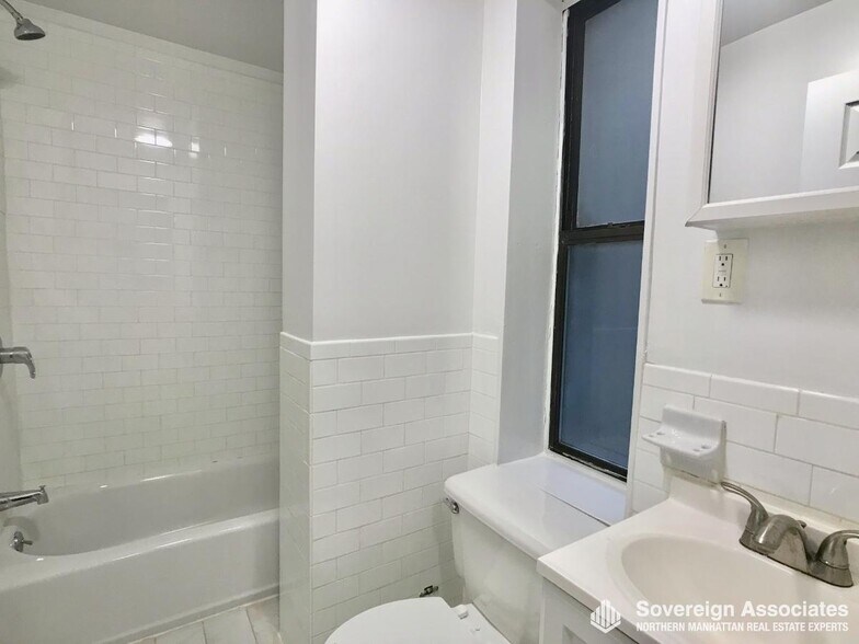 Building Photo - 539 W 49th St