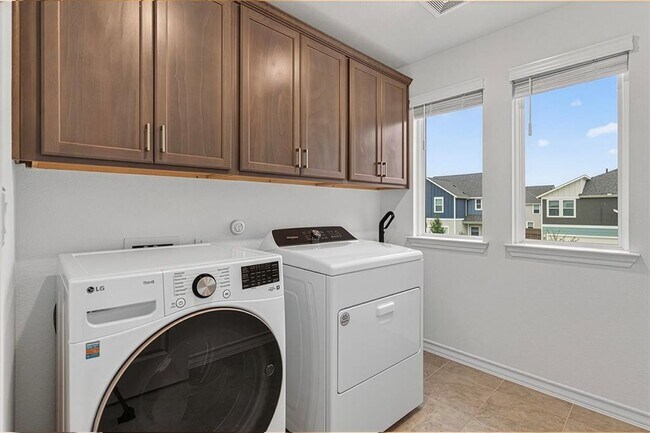 Building Photo - 2911 St Regis Dr